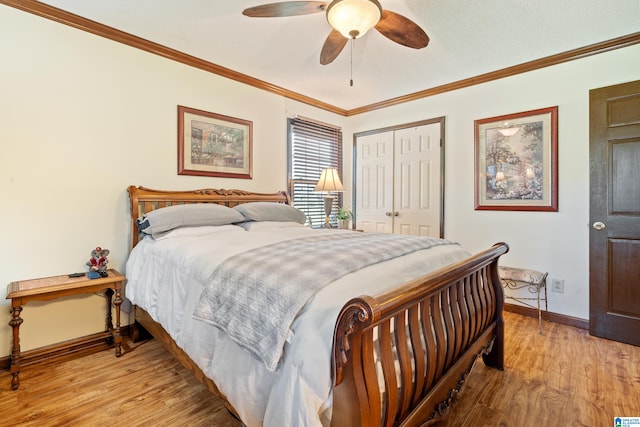 bedroom featuring a closet, ceiling fan, light hardwood / wood-style flooring, and ornamental molding