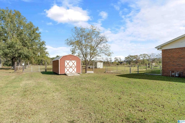 view of yard featuring a storage unit