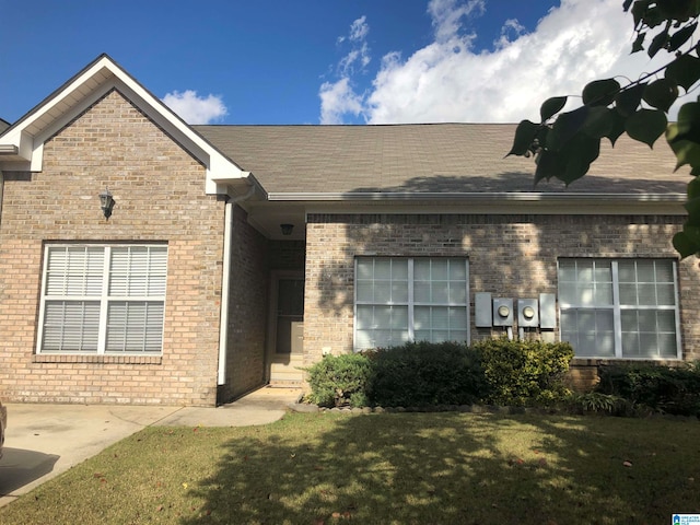 view of front of home with a front yard