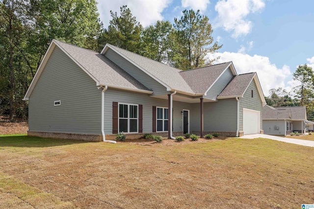 view of front facade featuring a front lawn and a garage