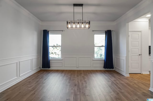 unfurnished room with hardwood / wood-style flooring and crown molding