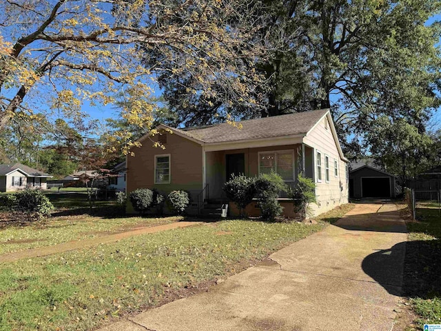 view of front of home featuring an outbuilding, a garage, and a front yard