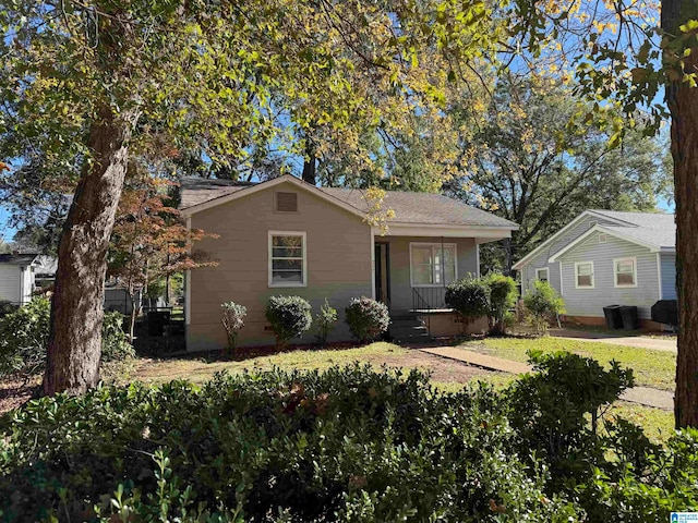 view of front of home featuring a porch and a front lawn