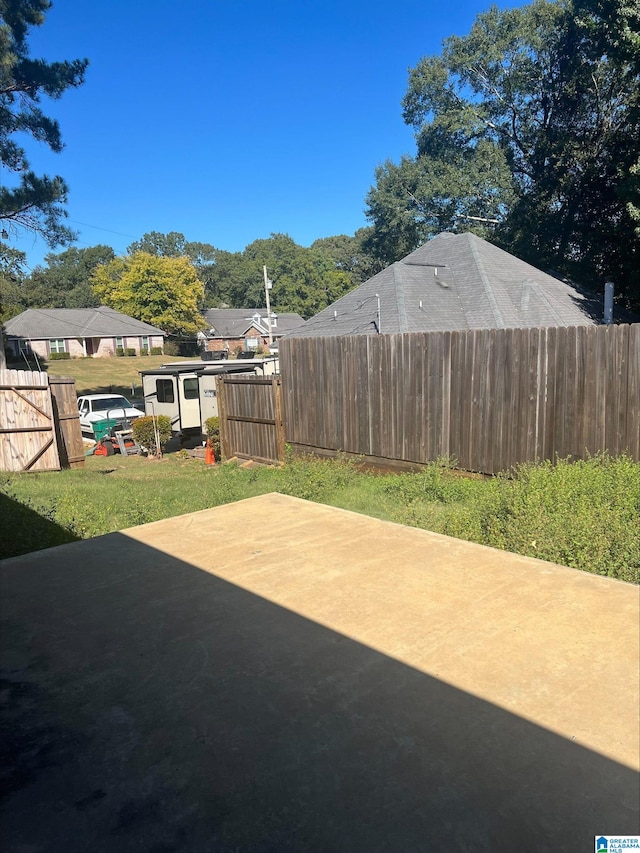 view of yard featuring a patio