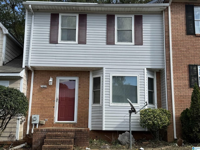 5807 Woodgate Cir, Anniston, AL 36207 - townhome / multi-family property with entry steps and brick siding
