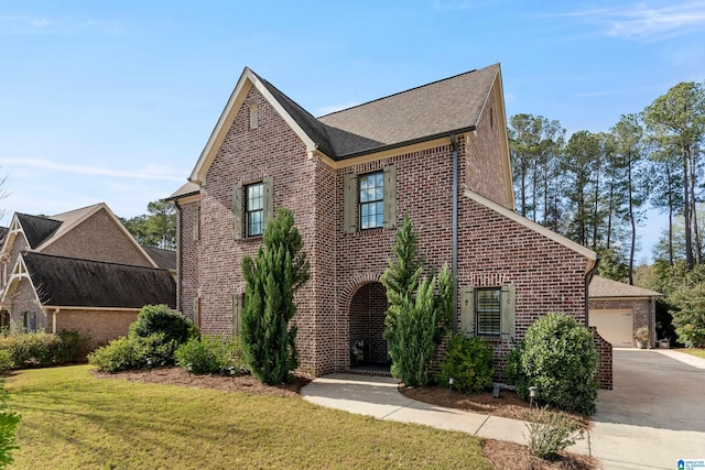 view of front of house featuring a front lawn and a garage