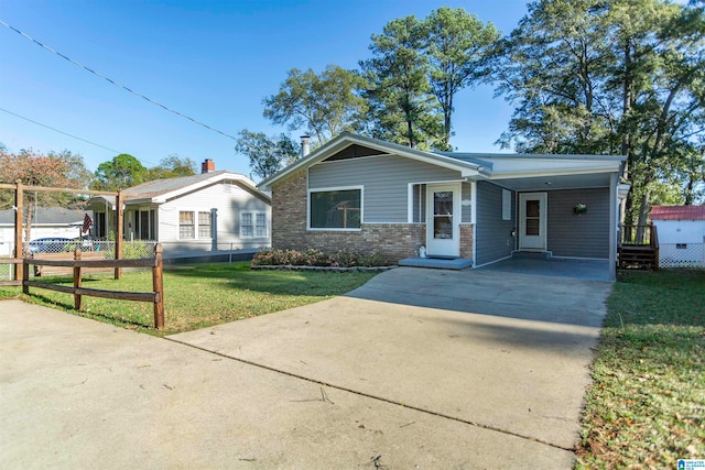 view of front facade featuring a carport and a front yard