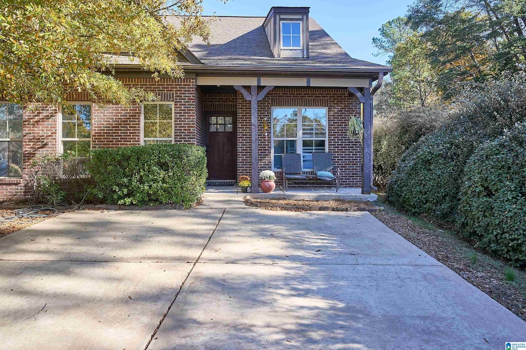 entrance to property featuring a porch