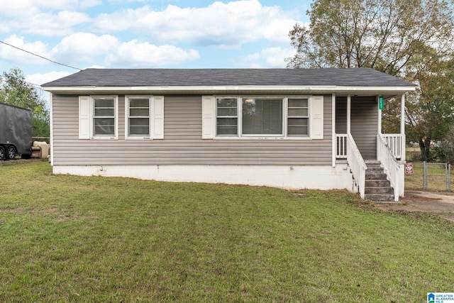 view of front of home featuring a front yard