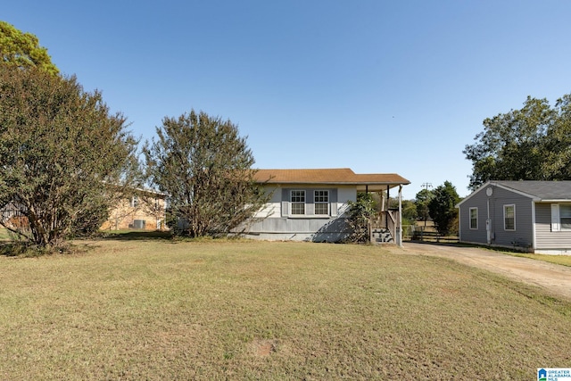 view of front of home with a front lawn