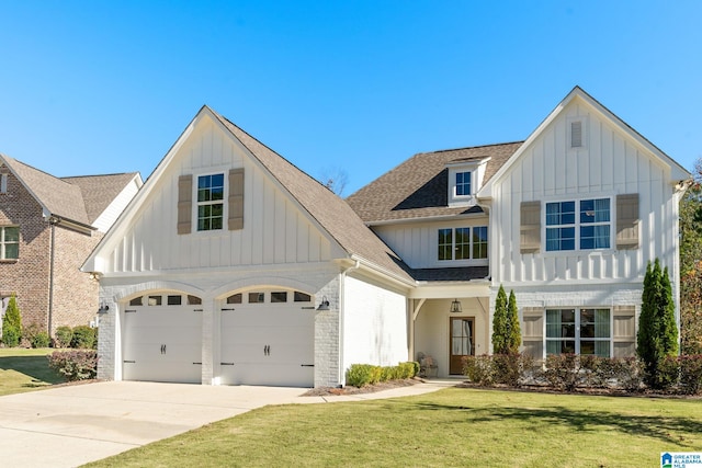 view of front of property featuring a front yard and a garage