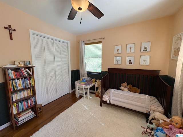 bedroom with hardwood / wood-style flooring, ceiling fan, and a closet