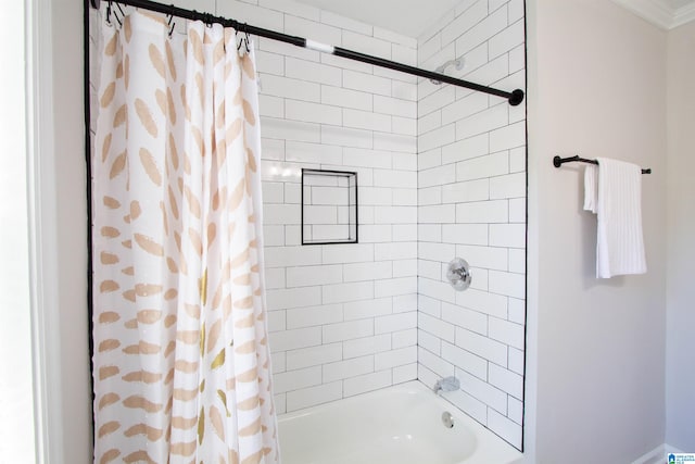 bathroom with shower / bath combo with shower curtain and ornamental molding