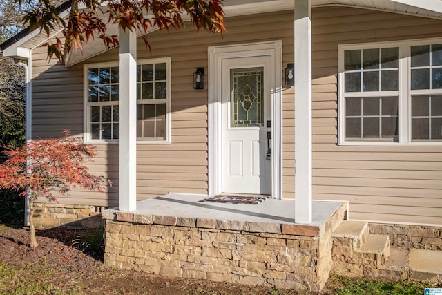 entrance to property featuring a porch