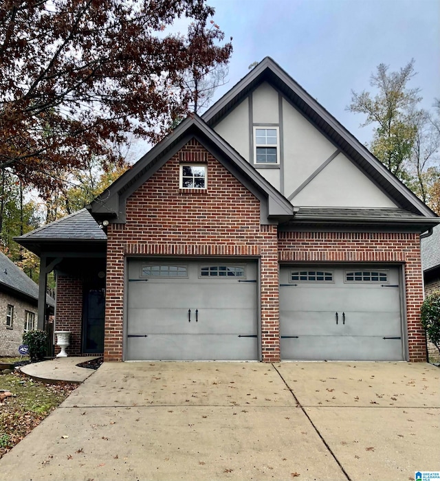 view of front facade featuring a garage