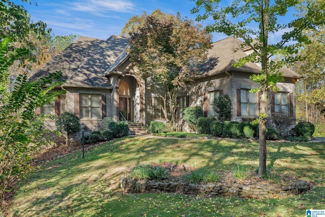 view of front of house with a front yard