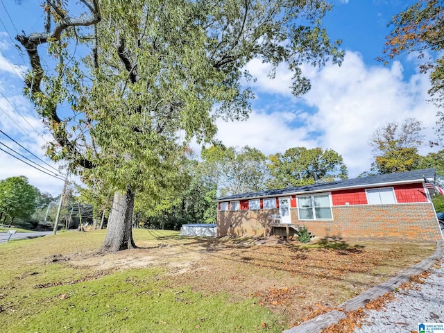 ranch-style house with a front yard