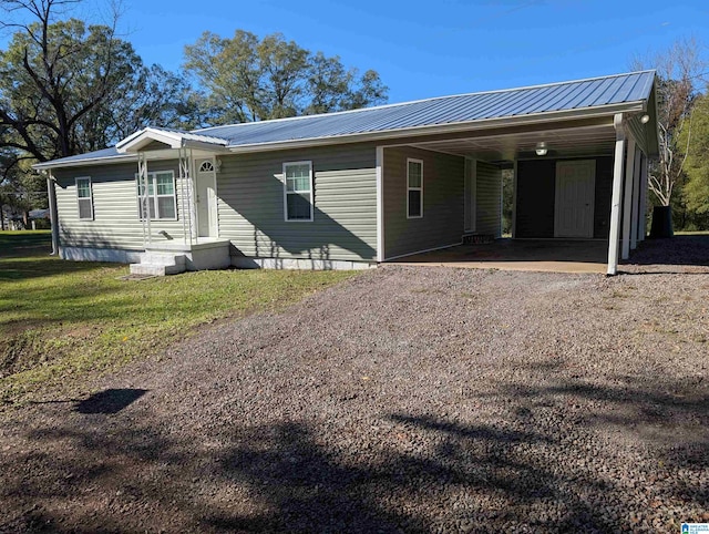 view of front facade featuring a carport