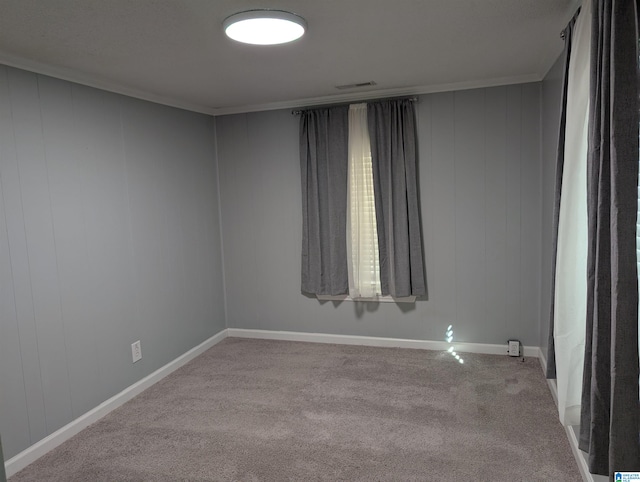 unfurnished room featuring carpet and ornamental molding