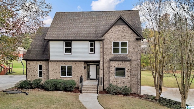 view of front of house with a front lawn