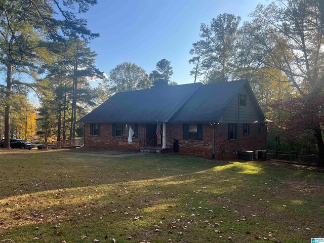 view of front of house with a front yard