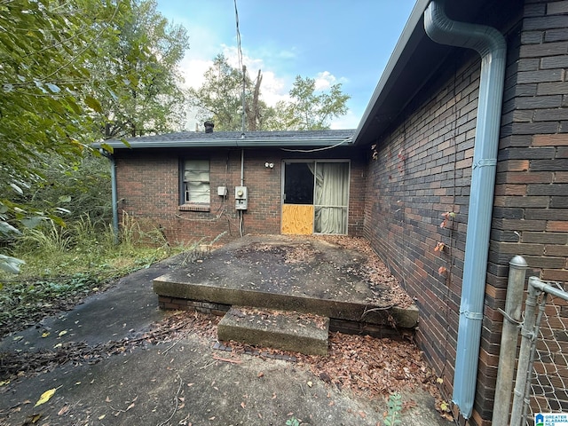 property entrance featuring a patio area