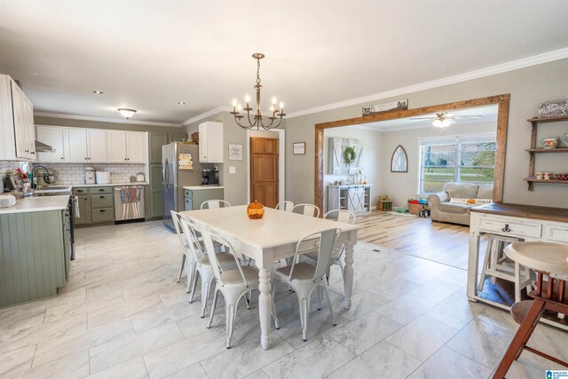 dining area with ceiling fan with notable chandelier, light hardwood / wood-style flooring, crown molding, and sink