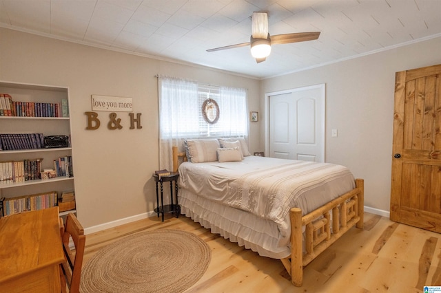 bedroom featuring ceiling fan, light wood-type flooring, and crown molding