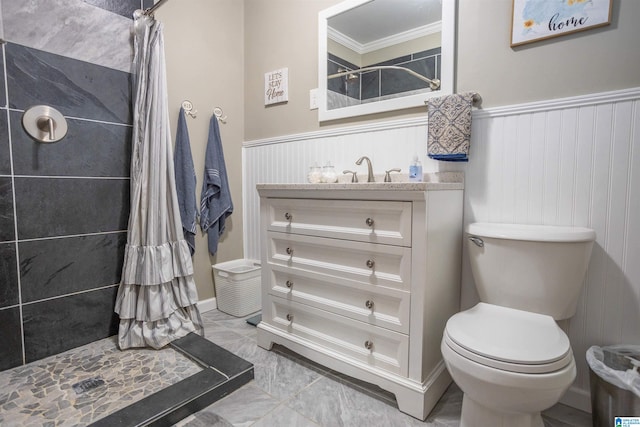 bathroom with curtained shower, toilet, ornamental molding, and sink