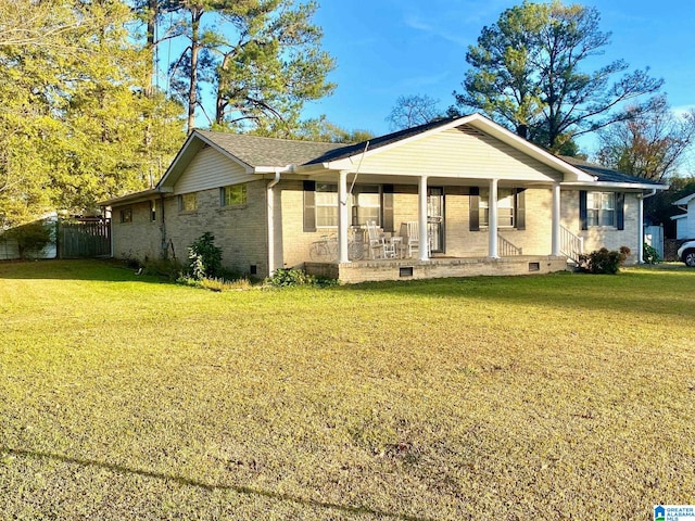 single story home featuring a porch and a front lawn