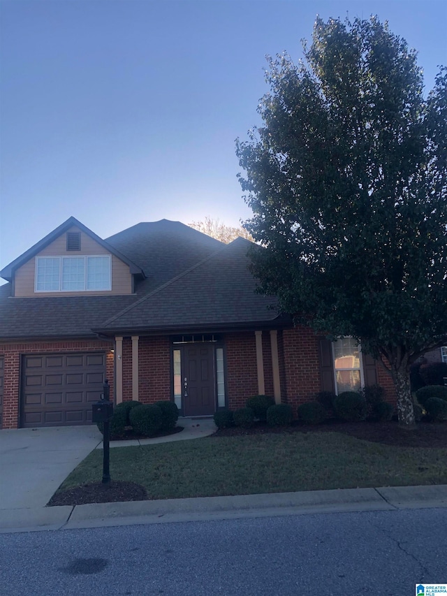 view of front of home featuring a lawn and a garage