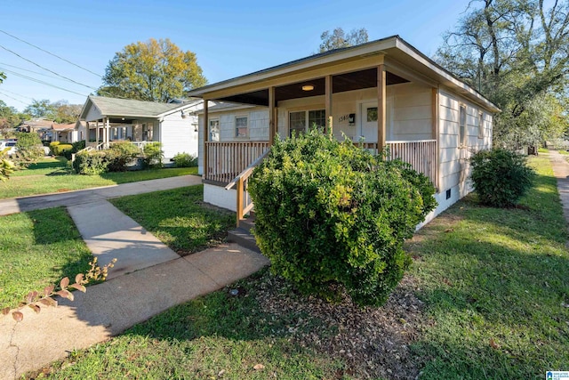 view of front of house featuring a porch and a front lawn