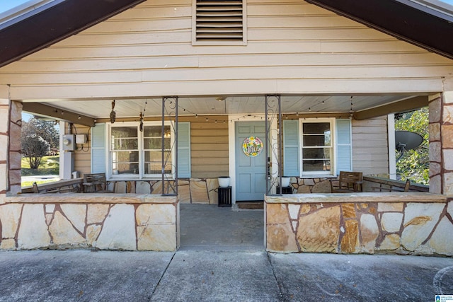 view of front of house featuring covered porch