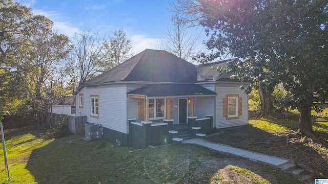 view of front of house with a front yard