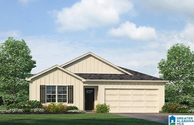 view of front of house featuring a front lawn and a garage