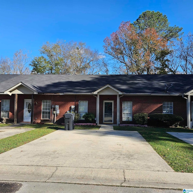 ranch-style home with a front lawn