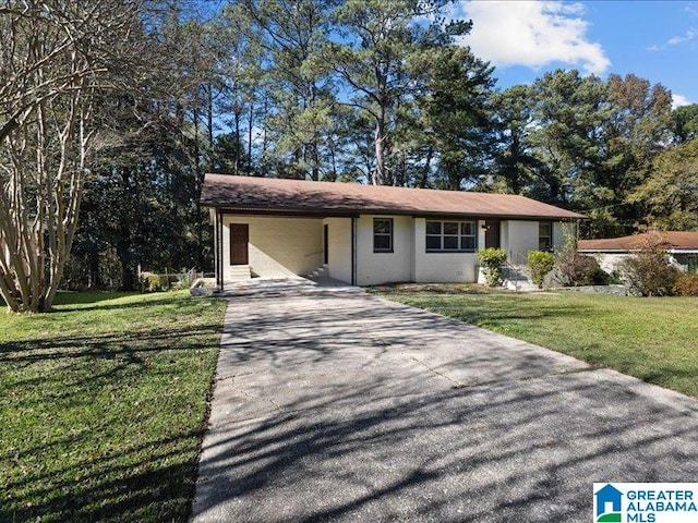 view of front of property featuring a front lawn and a carport