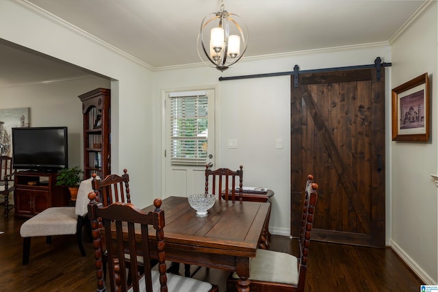 dining space with dark hardwood / wood-style flooring, a barn door, crown molding, and a notable chandelier