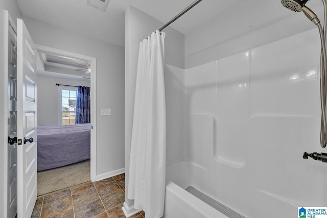 bathroom with shower / bath combo and ceiling fan