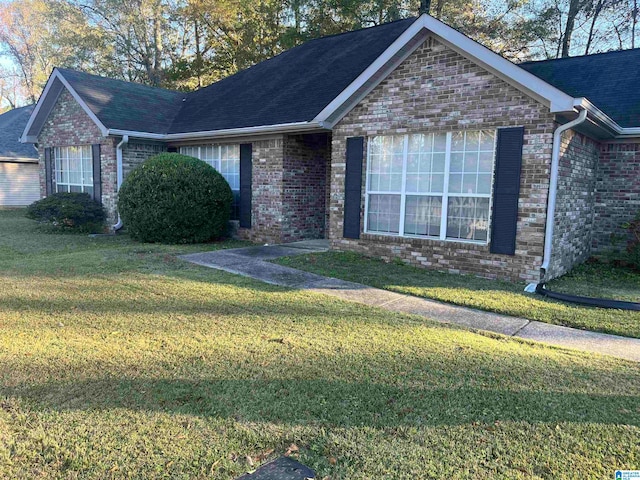 single story home with a front yard