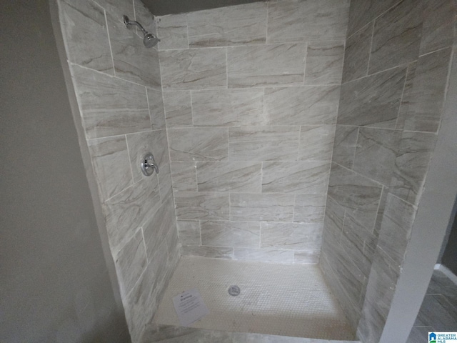 8035 4th Ave S, Birmingham, AL 35206 - bathroom featuring a tile shower