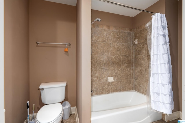 bathroom featuring toilet and shower / tub combo with curtain