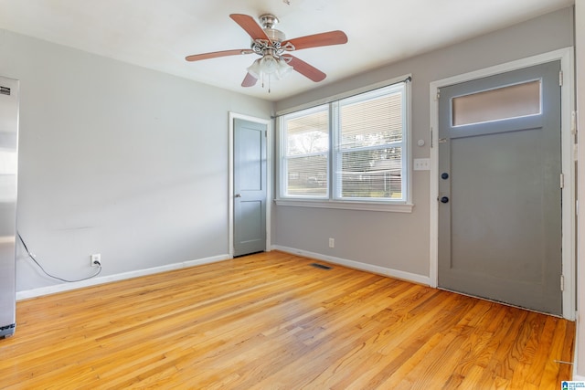 foyer featuring light hardwood / wood-style floors and ceiling fan