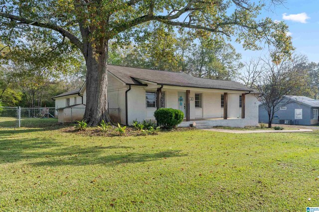 ranch-style home featuring a porch and a front yard