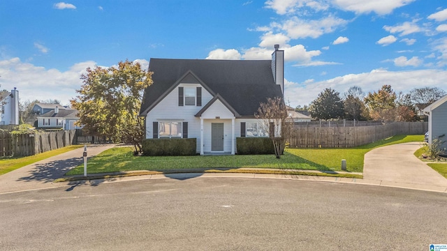 view of front of property with a front yard