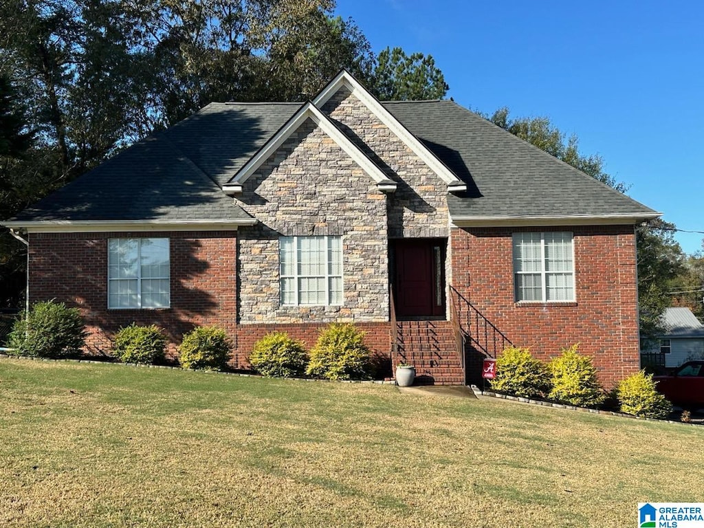 view of front of home with a front lawn