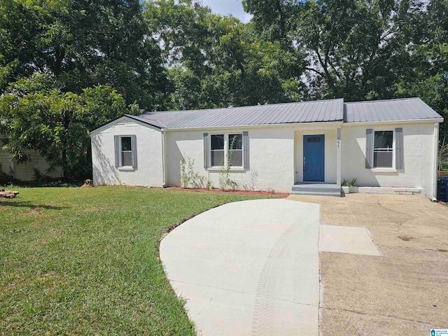 ranch-style home with a front yard