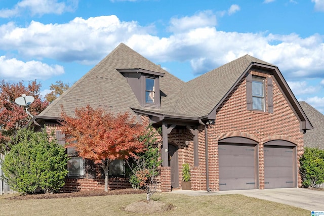 view of front facade featuring a garage