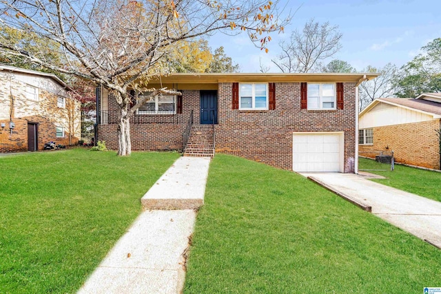 view of front facade featuring a garage and a front lawn