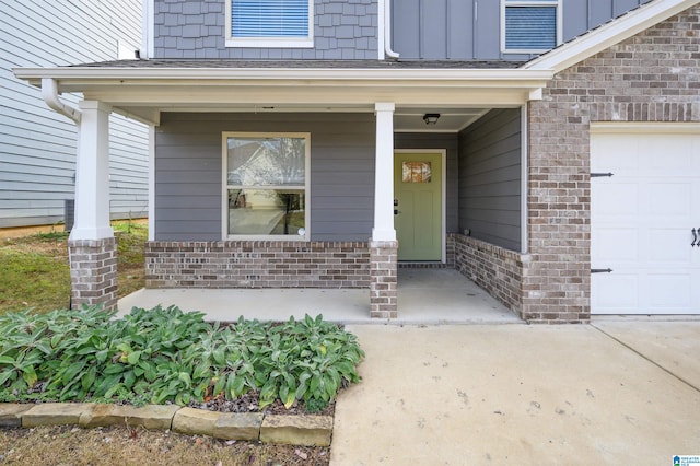 entrance to property with covered porch